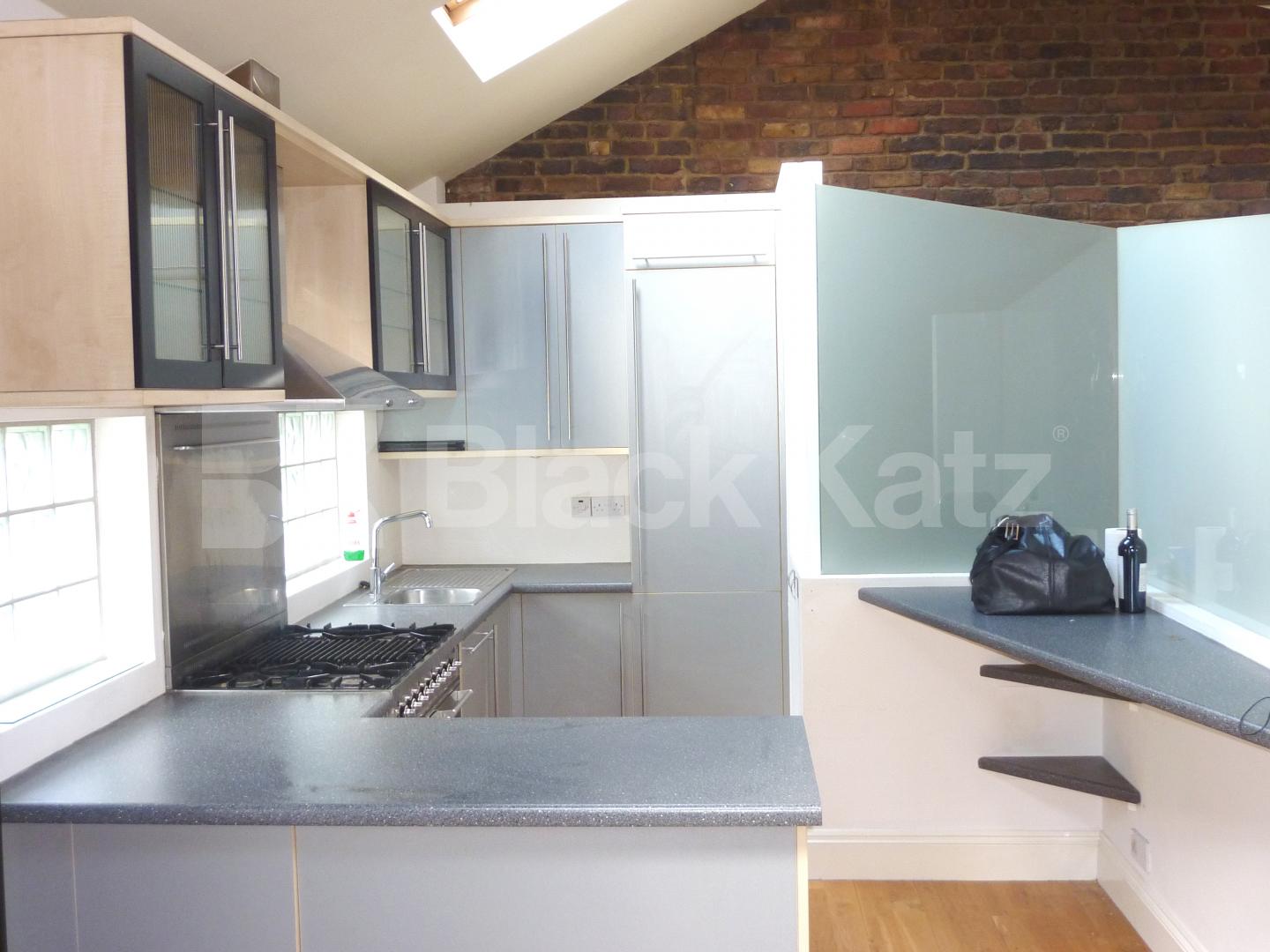 			MUST SEE!!, 2 Bedroom, 1 bath, 1 reception Mews House			 Chippenham Mews, MAIDA VALE